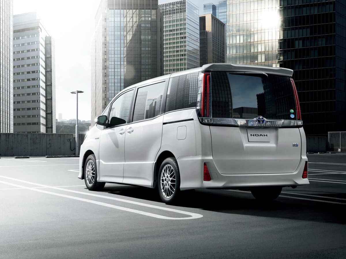 Toyota Noah III (R80) Restayling — 3/4 arxadan