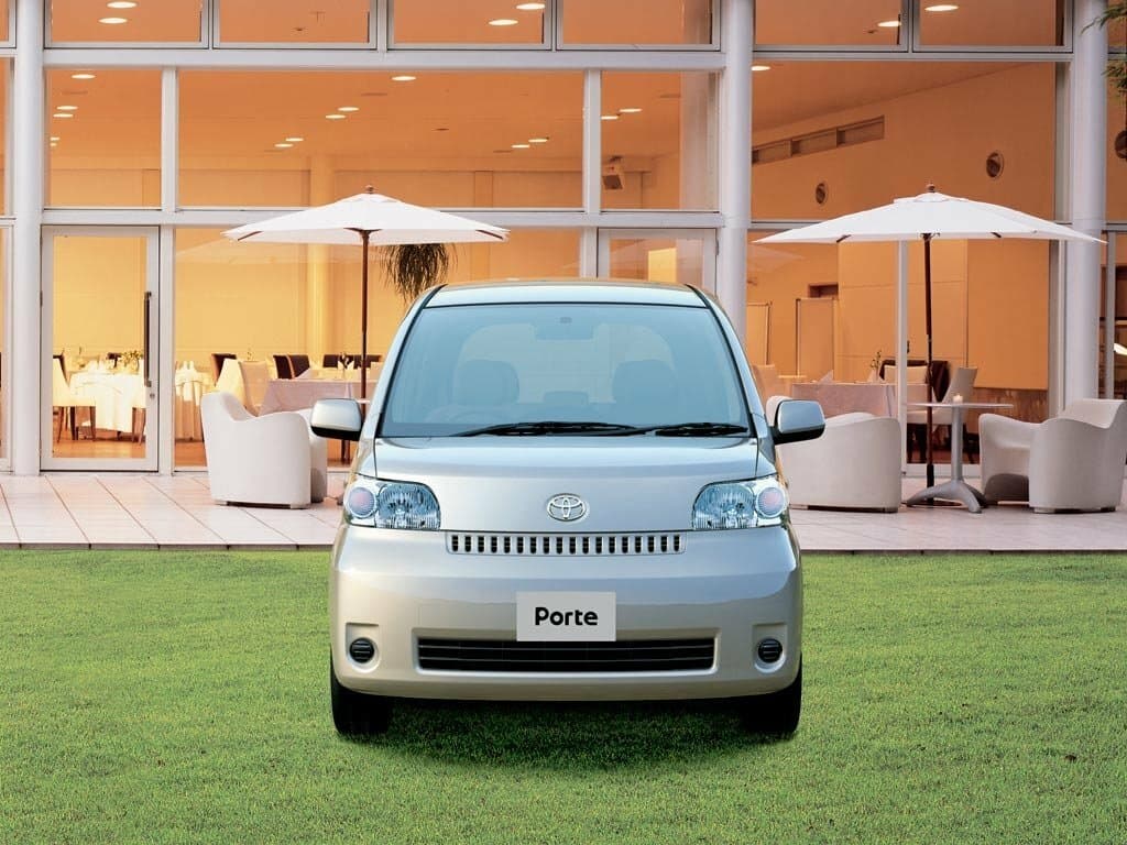 Toyota Porte I — Öndən