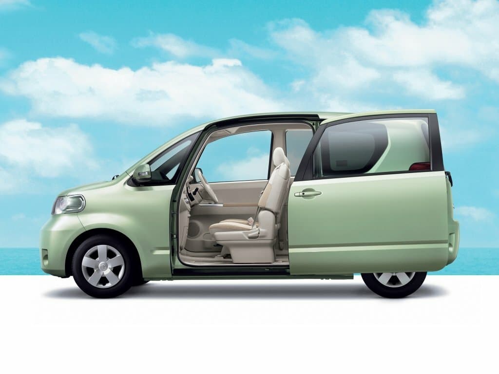 Toyota Porte I — Yandan