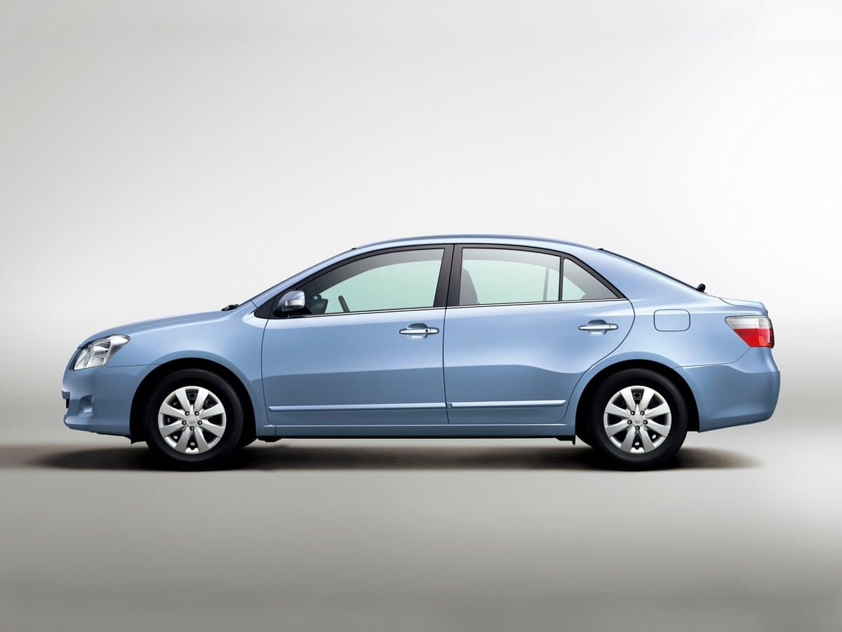Toyota Premio II (T26) — Yandan