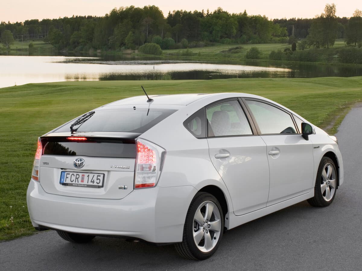 Toyota Prius III (XW30) — 3/4 arxadan