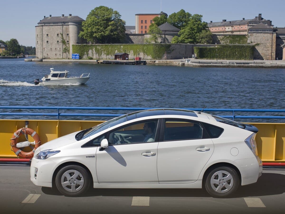 Toyota Prius III (XW30) — Yandan
