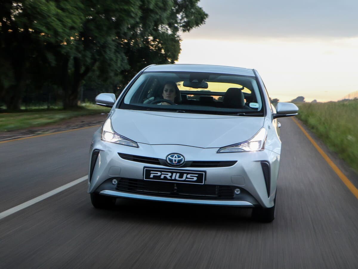Toyota Prius IV Restayling (XW50) — Öndən