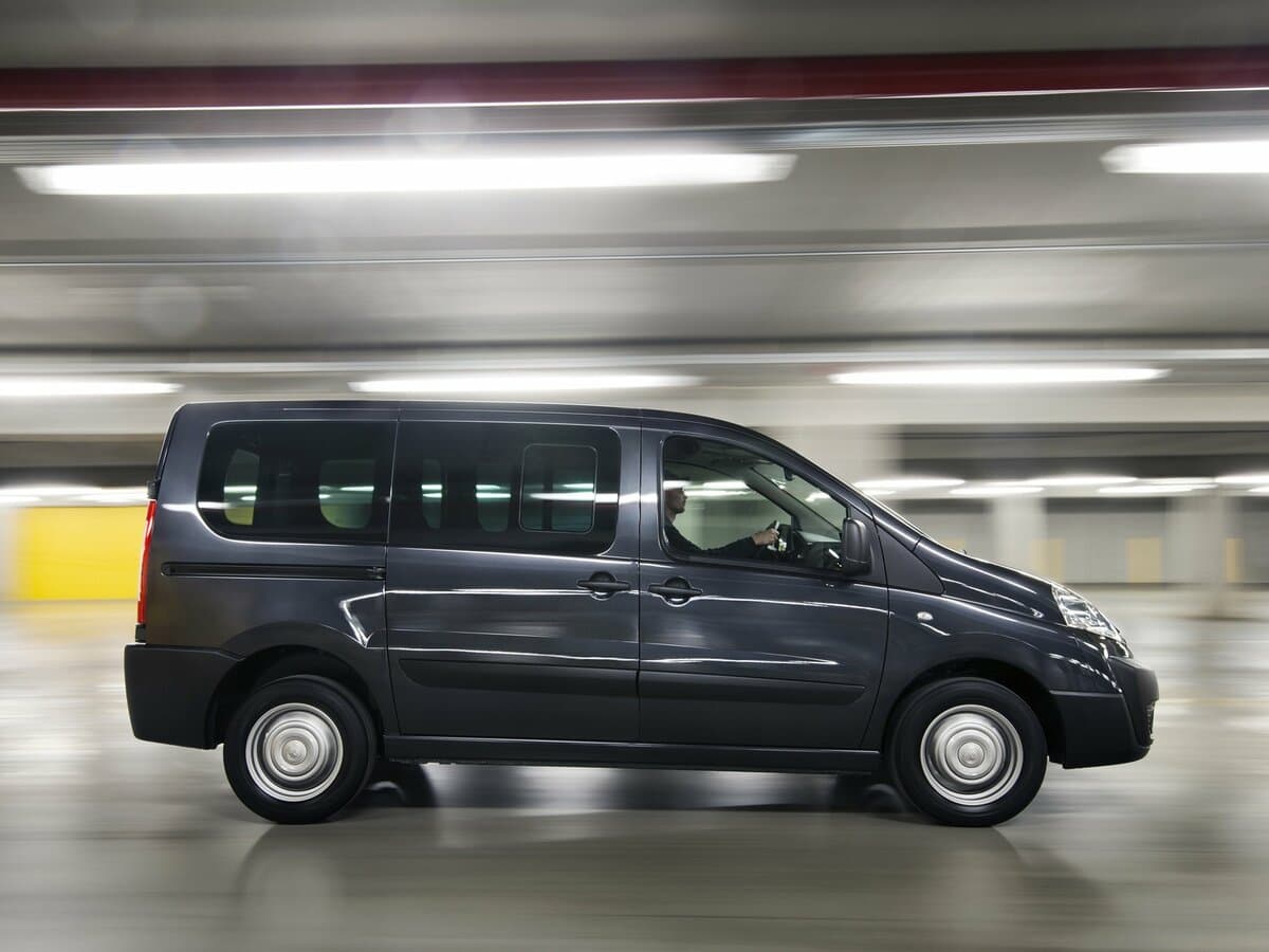 Toyota ProAce I — Yandan