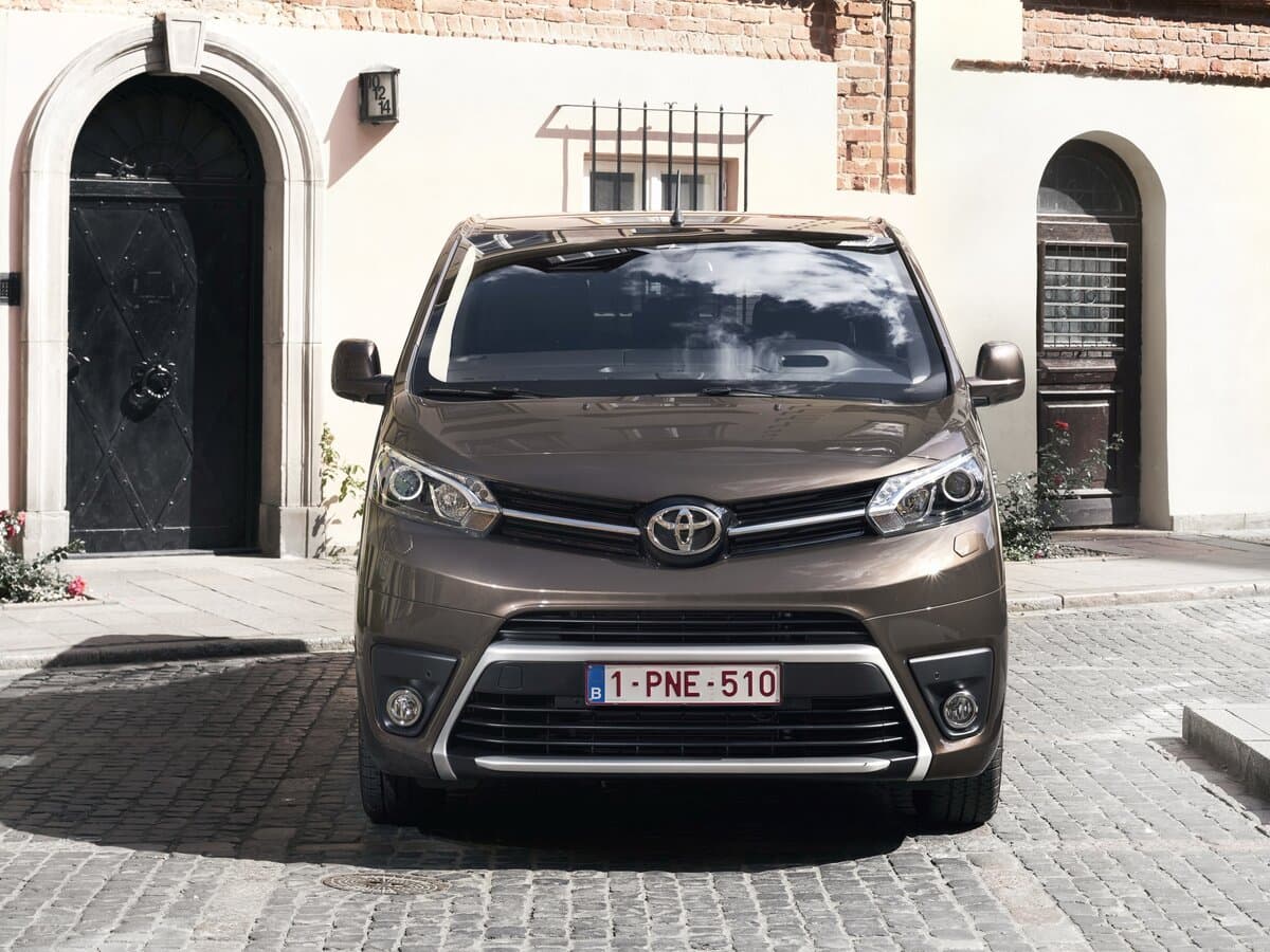 Toyota ProAce II — Öndən