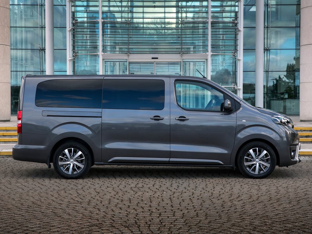 Toyota ProAce II — Yandan
