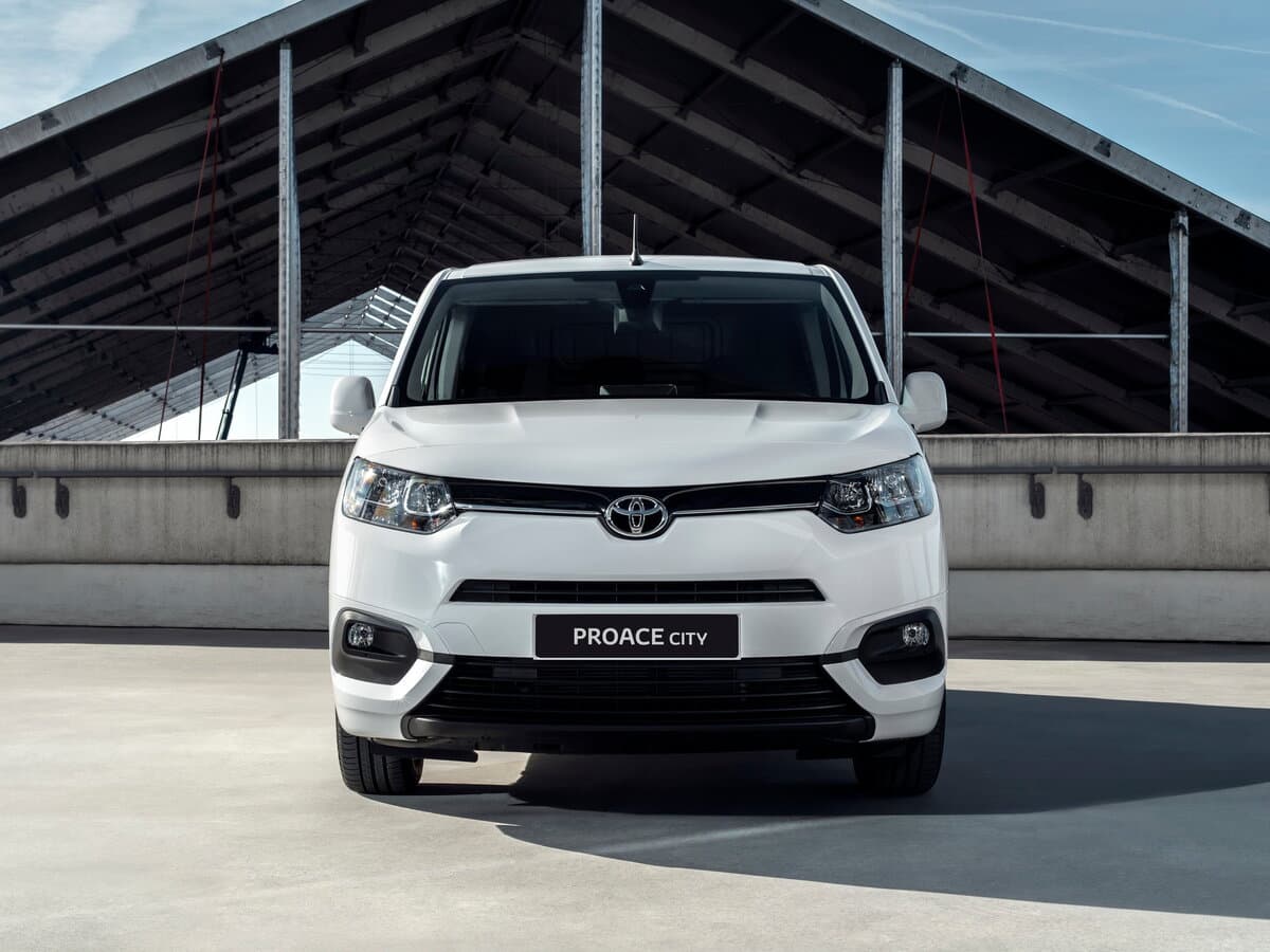 Toyota ProAce City I — Öndən