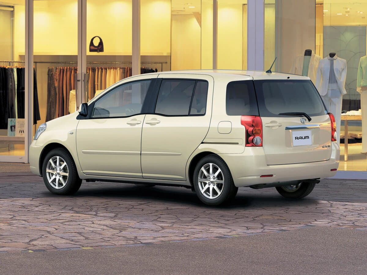 Toyota Raum II — 3/4 arxadan