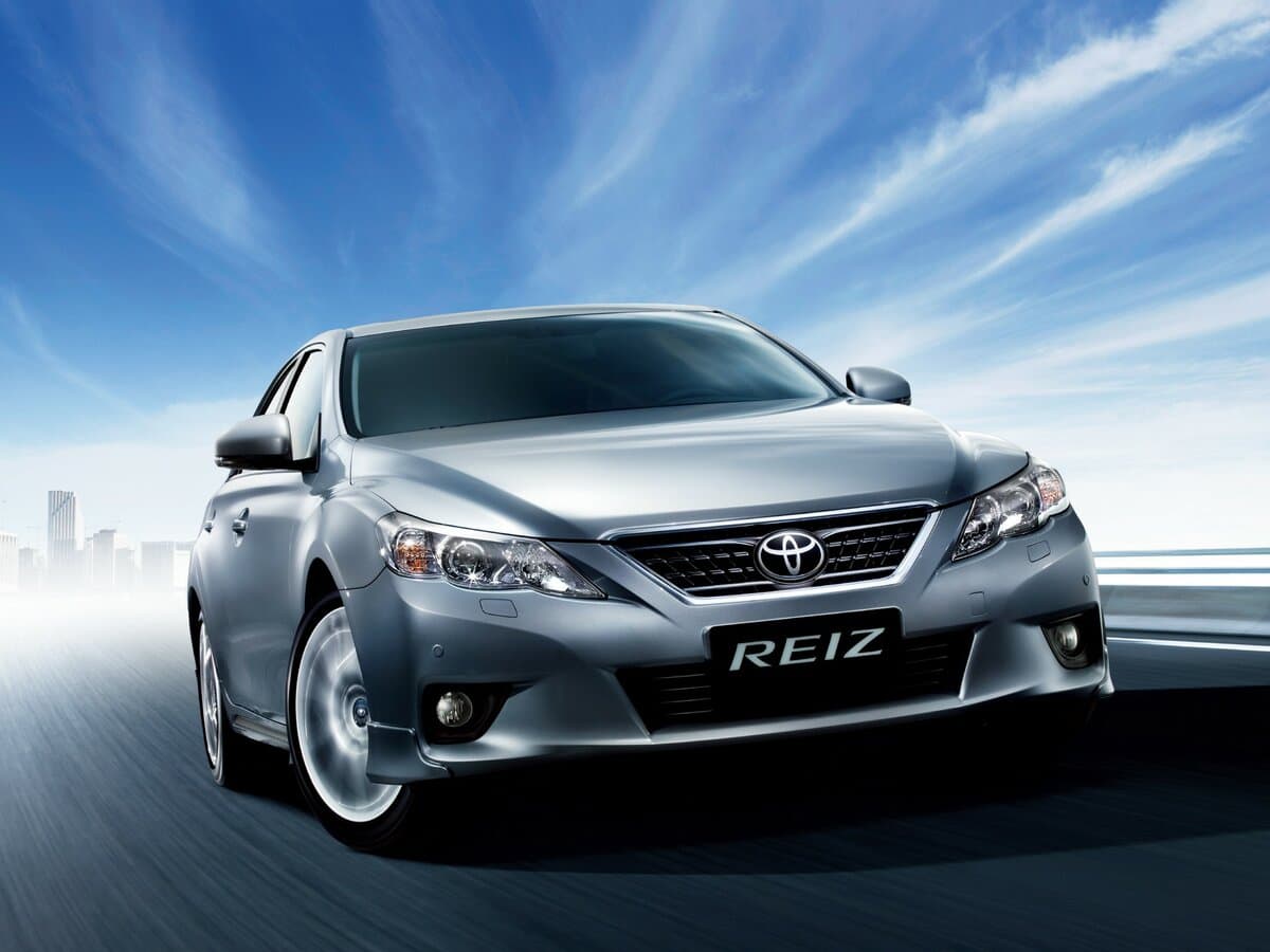 Toyota Reiz II — Öndən