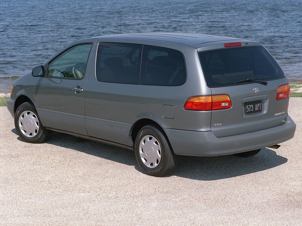 Toyota Sienna I — 3/4 arxadan