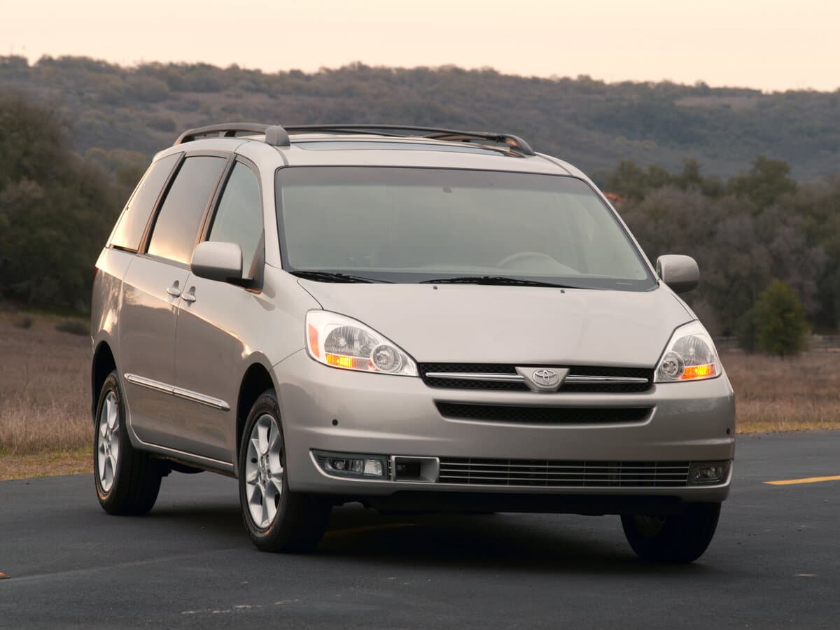 Toyota Sienna II — Öndən