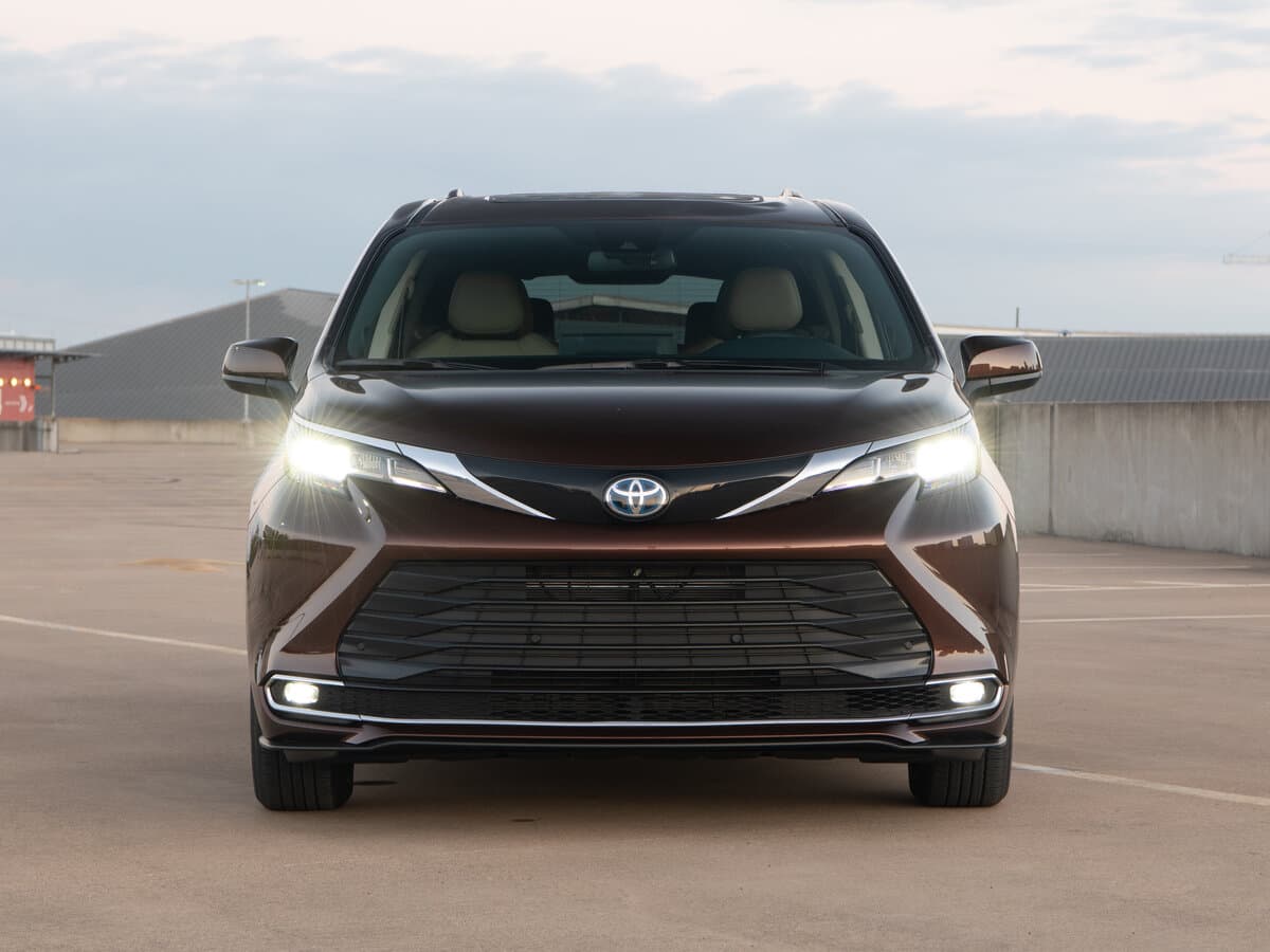 Toyota Sienna IV — Öndən