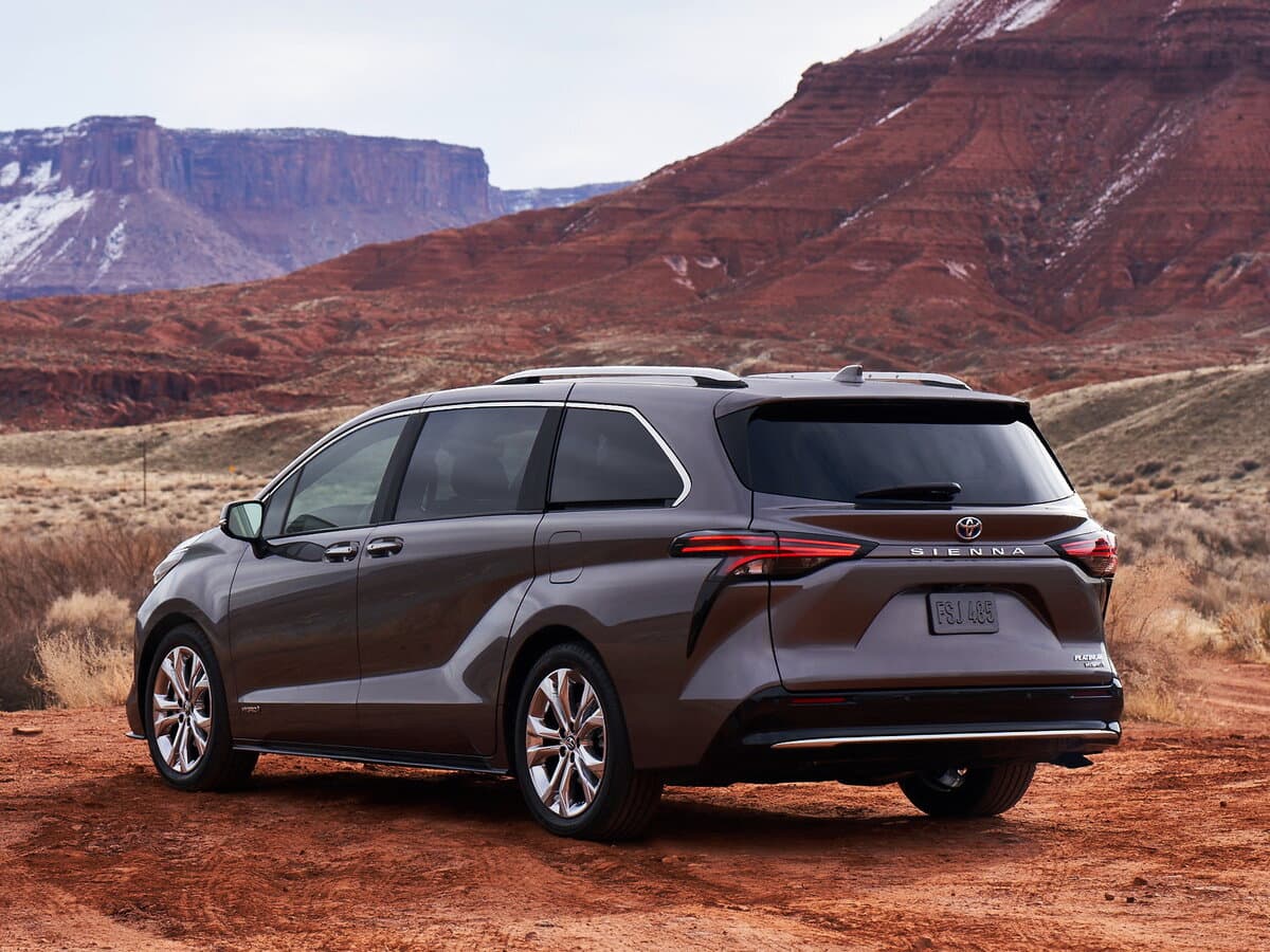 Toyota Sienna IV — 3/4 arxadan