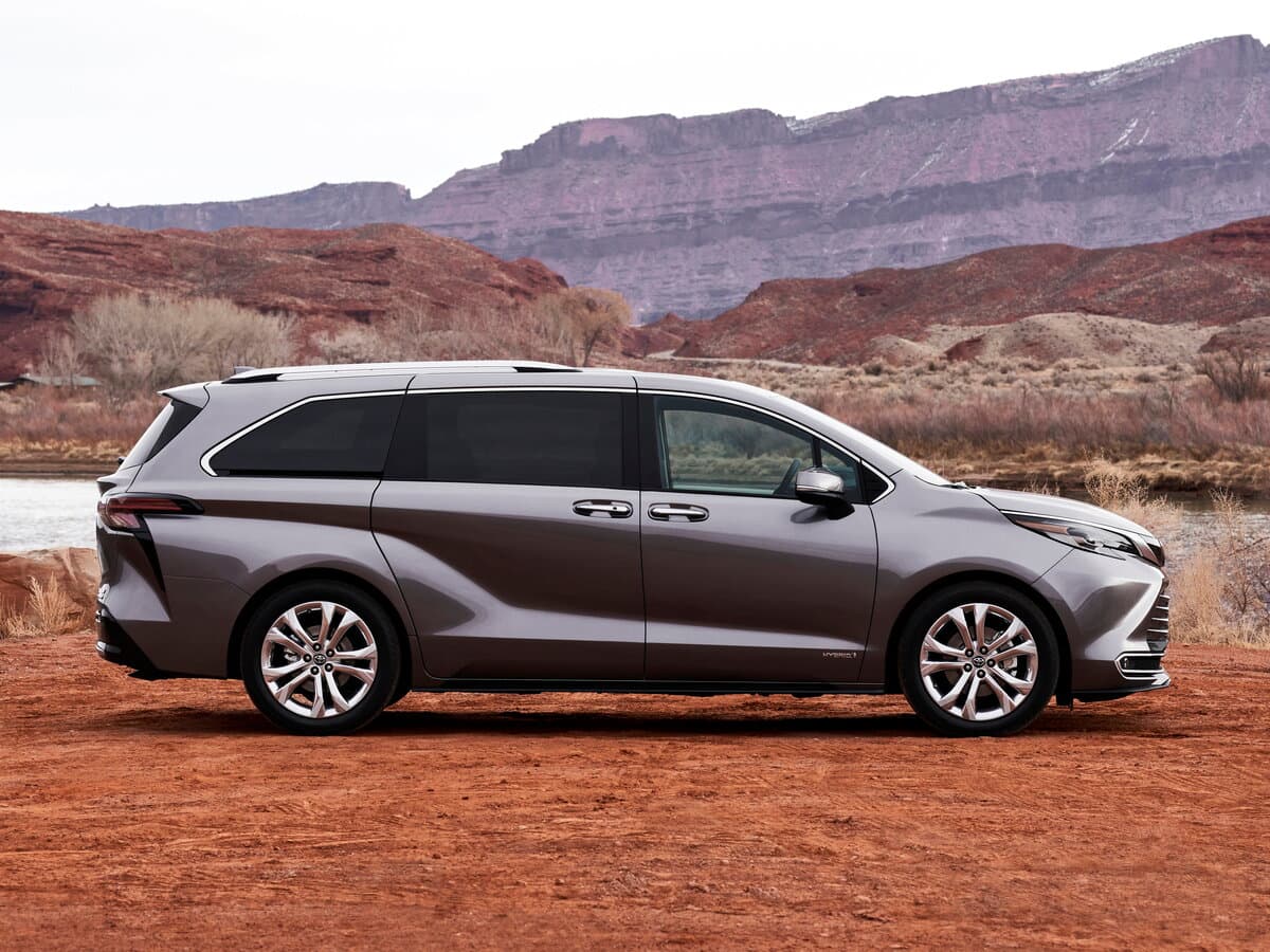 Toyota Sienna IV — Yandan