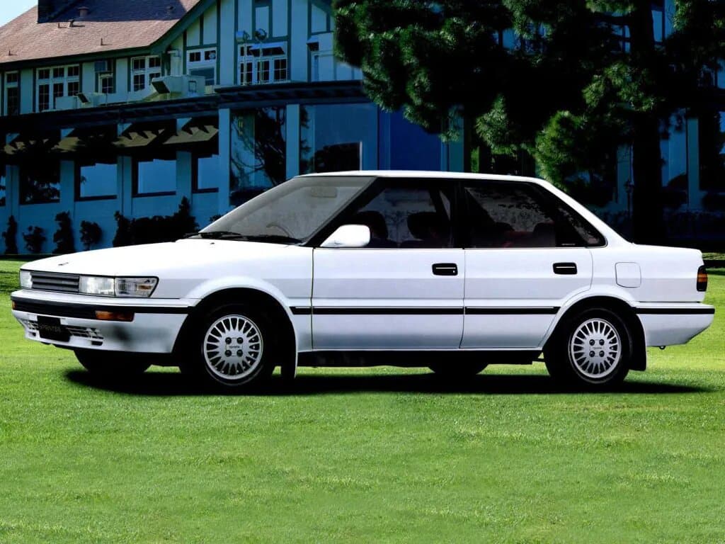Toyota Sprinter VI (E90) — Yandan