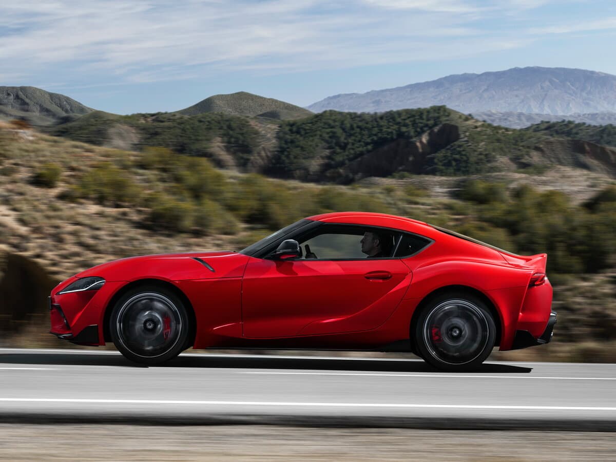 Toyota Supra V (A90) — Yandan