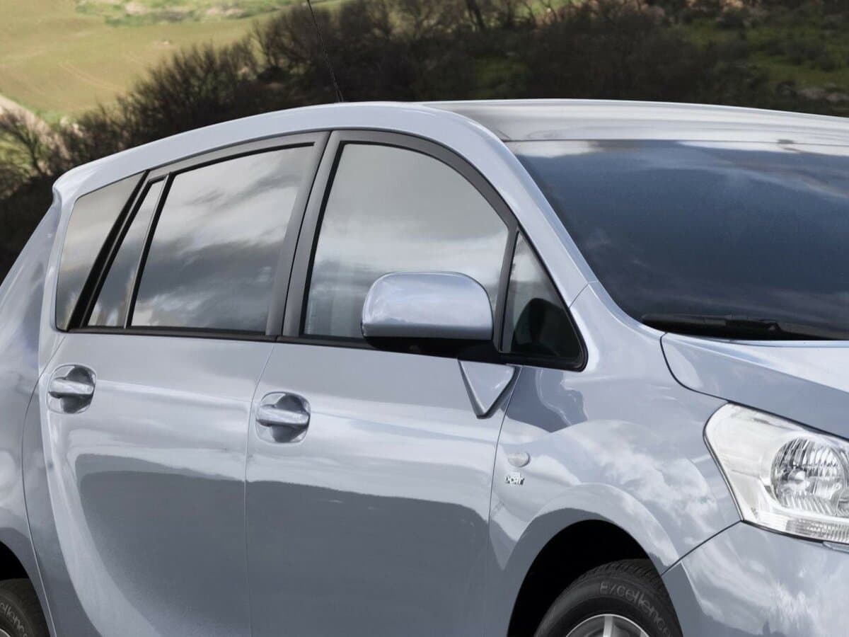 Toyota Verso I — Yan güzgü