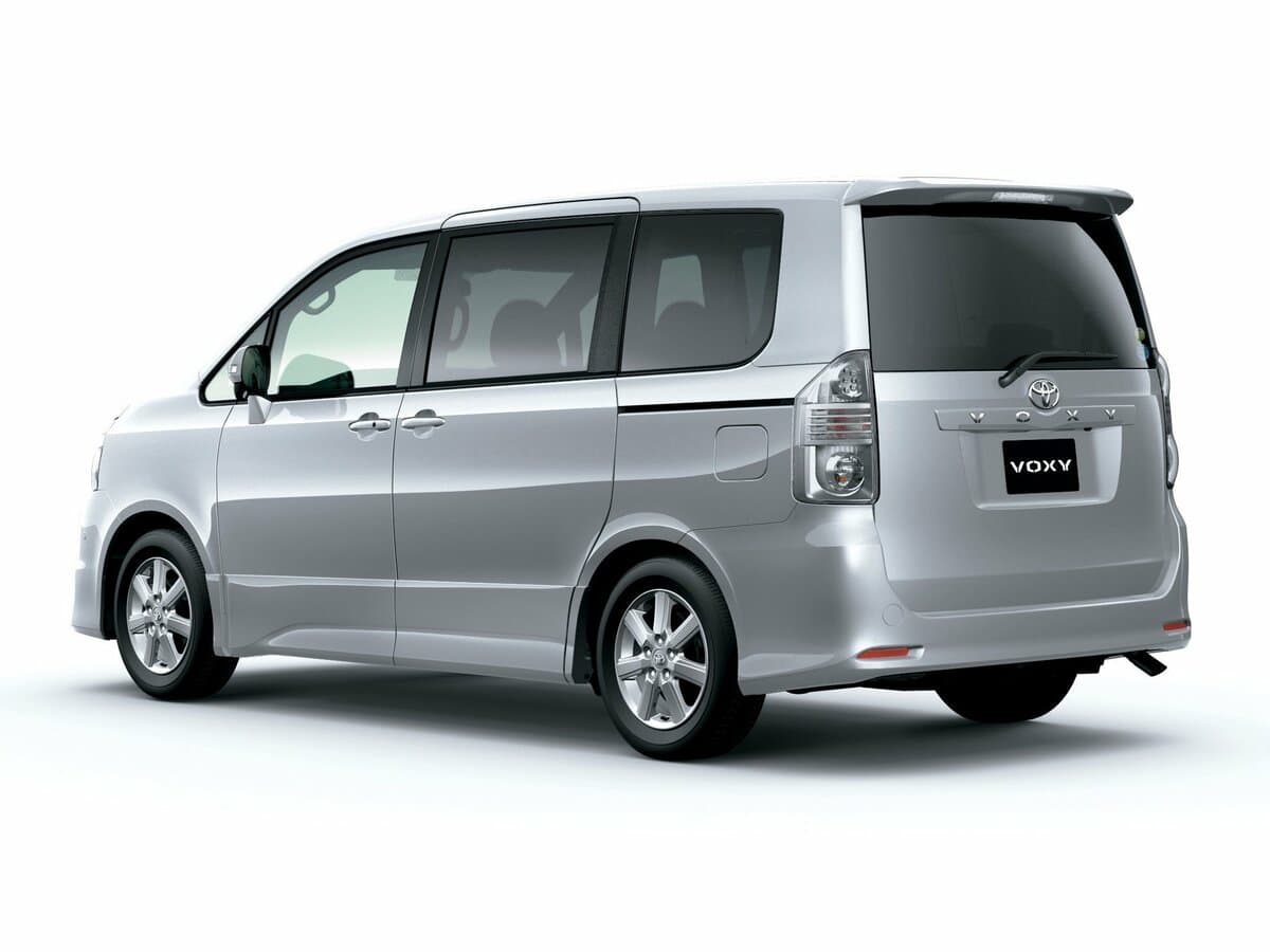 Toyota Voxy II (R70) — 3/4 arxadan