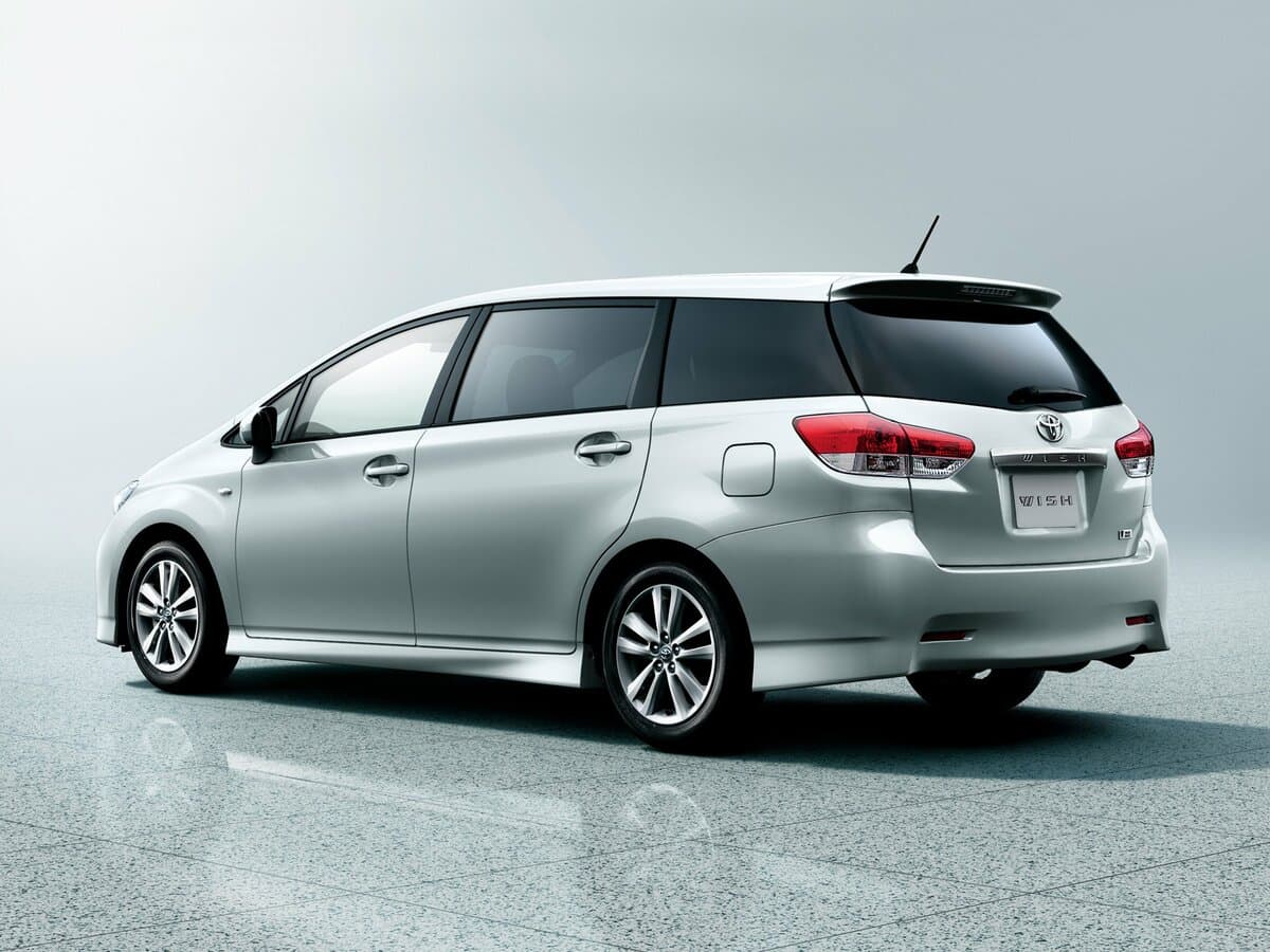 Toyota Wish II — 3/4 arxadan