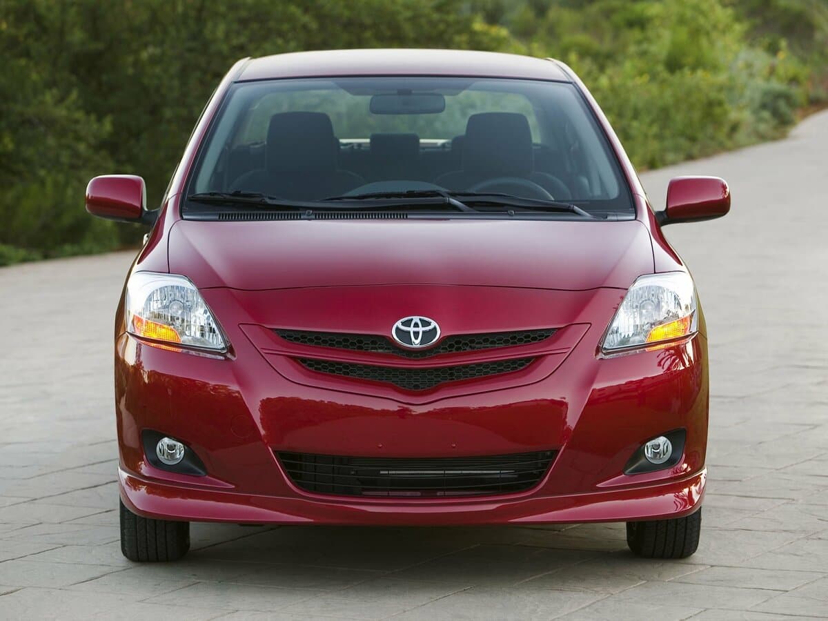 Toyota Yaris II — Öndən