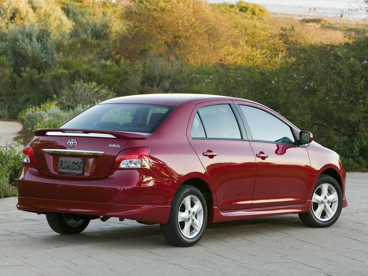 Toyota Yaris II — 3/4 arxadan