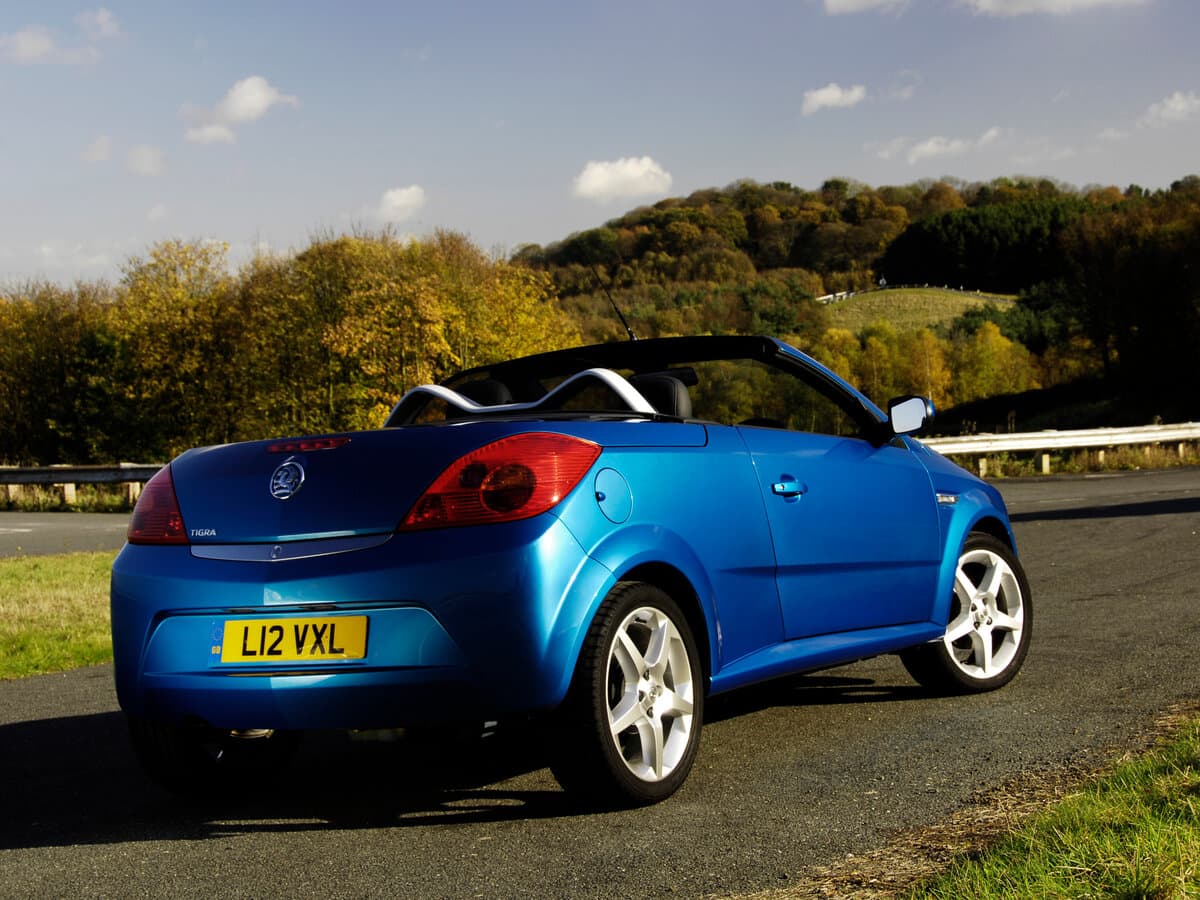 Vauxhall Tigra B — 3/4 arxadan