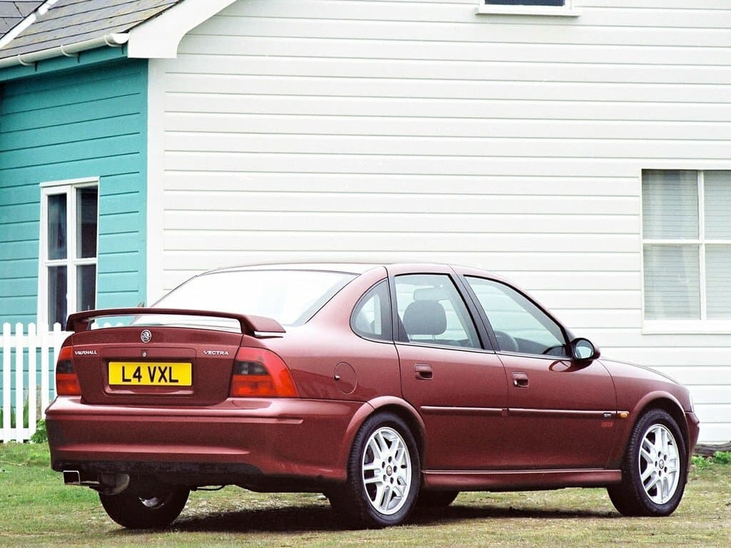 Vauxhall Vectra B — 3/4 arxadan