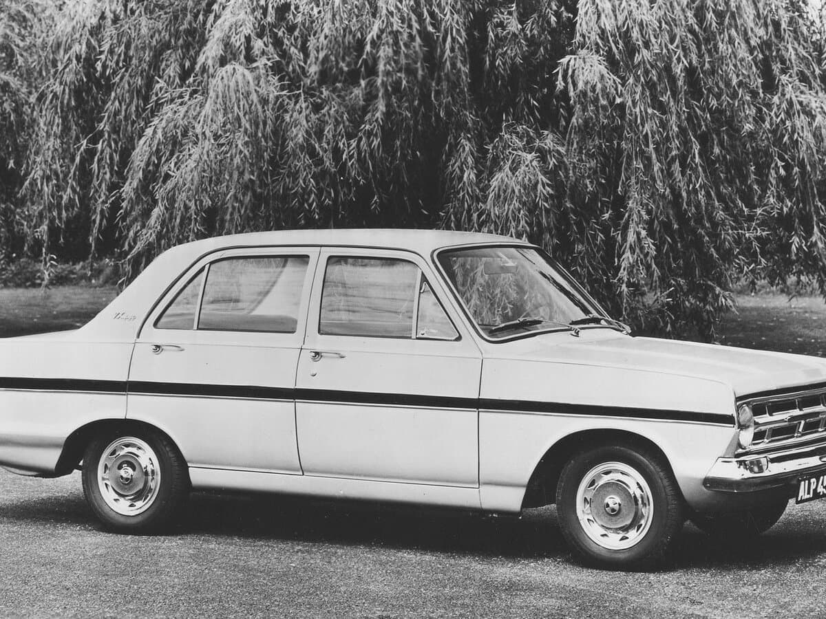Vauxhall Victor FC — Yandan