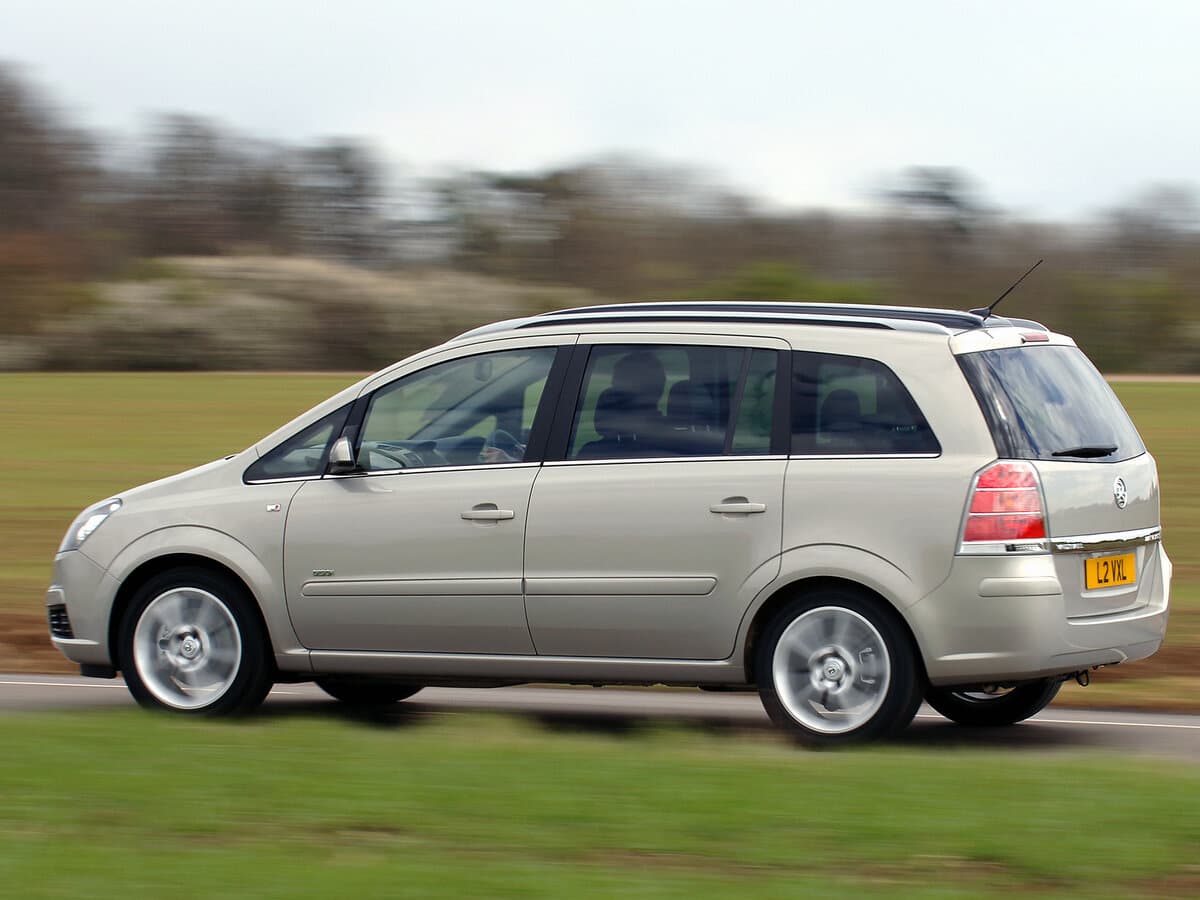 Vauxhall Zafira B — Yandan