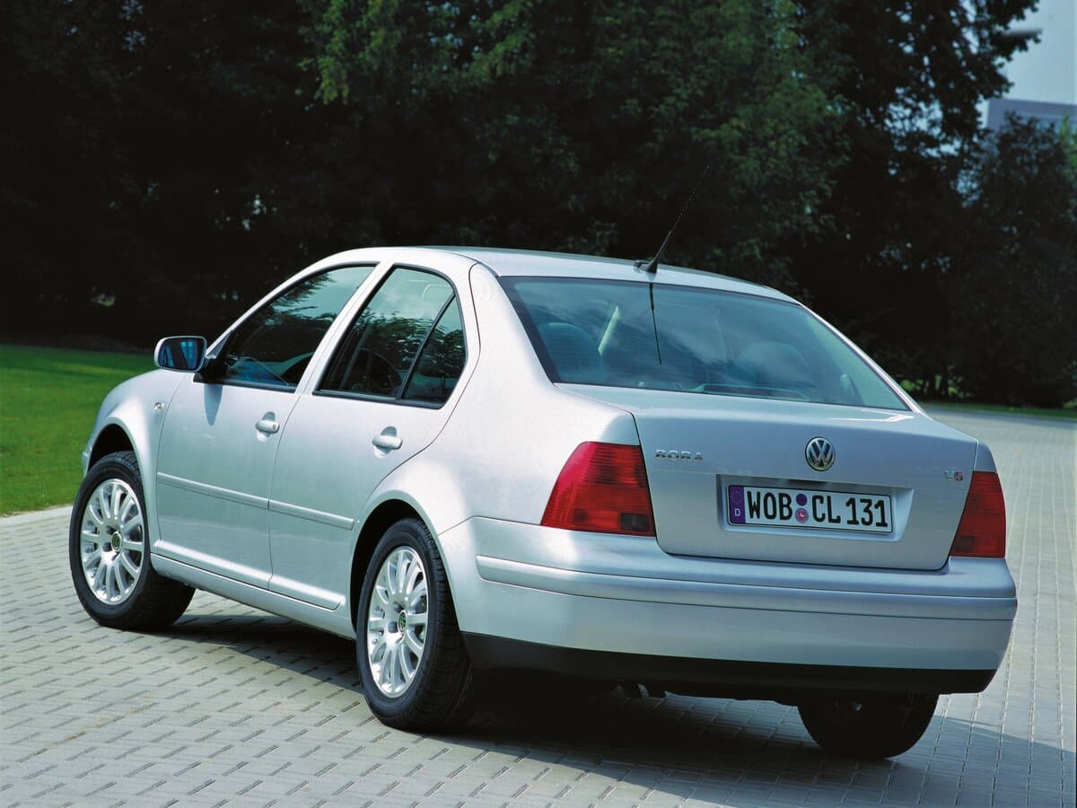 Volkswagen Bora I — 3/4 arxadan