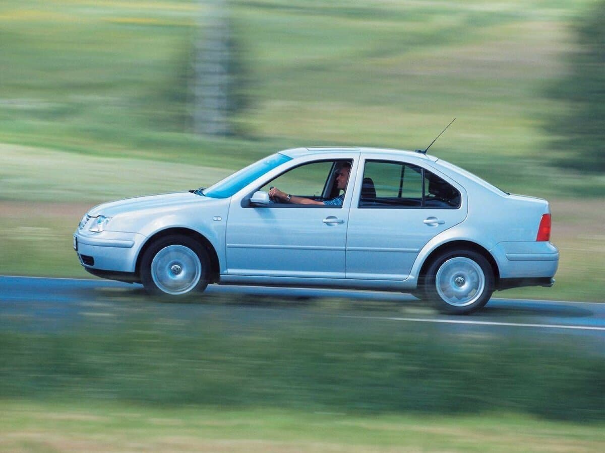 Volkswagen Bora I — Yandan