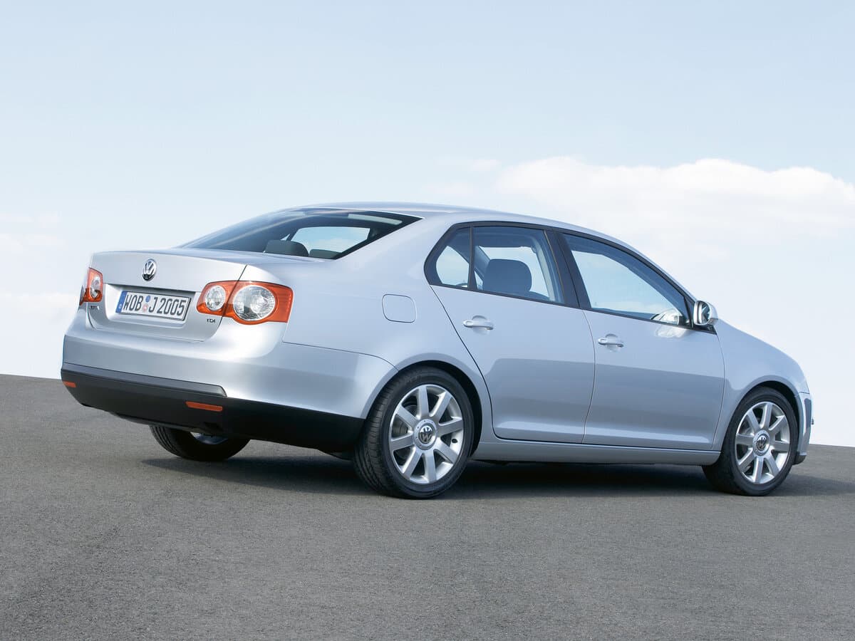 Volkswagen Jetta V — 3/4 arxadan