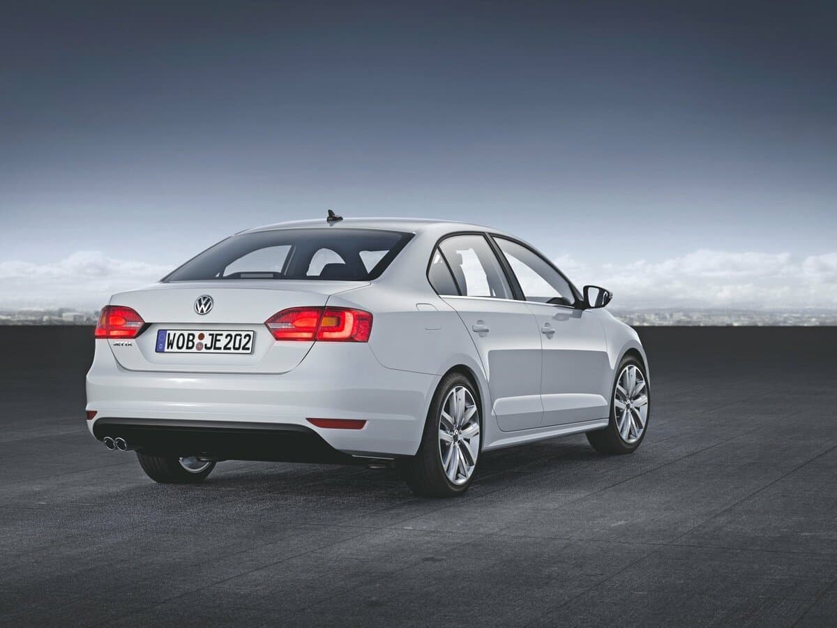 Volkswagen Jetta VI — 3/4 arxadan
