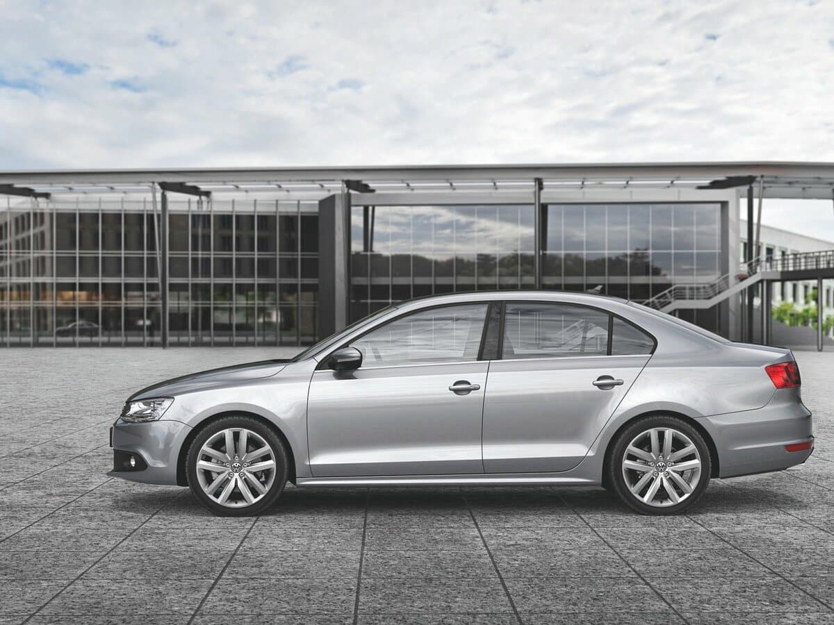 Volkswagen Jetta VI — Yandan