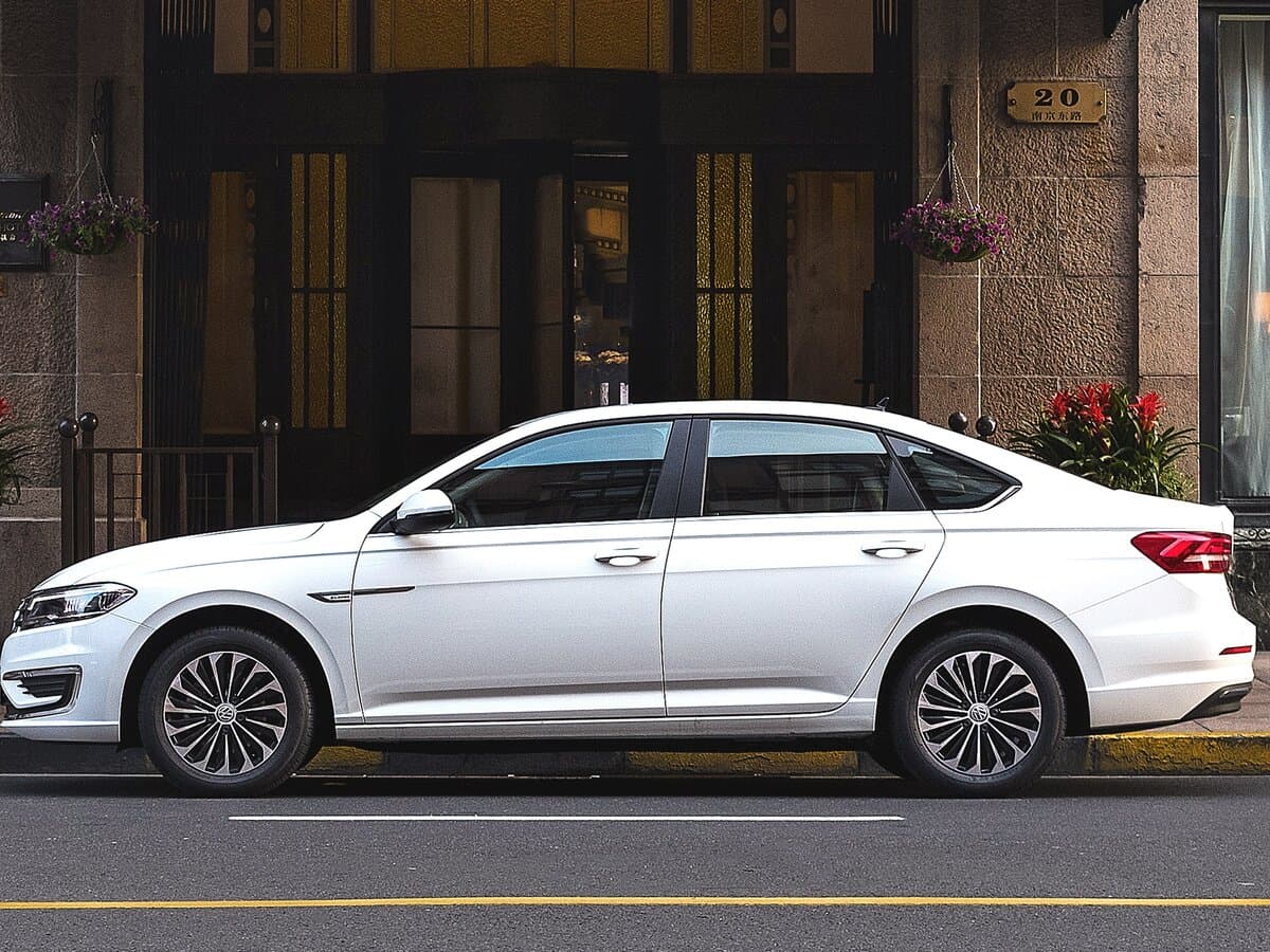 Volkswagen Lavida III — Yandan