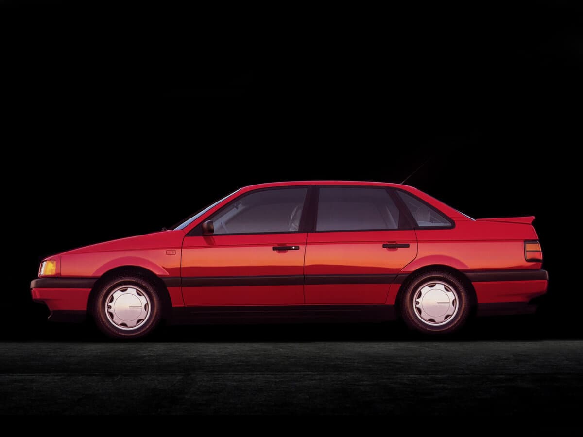 Volkswagen Passat B3 — Yandan