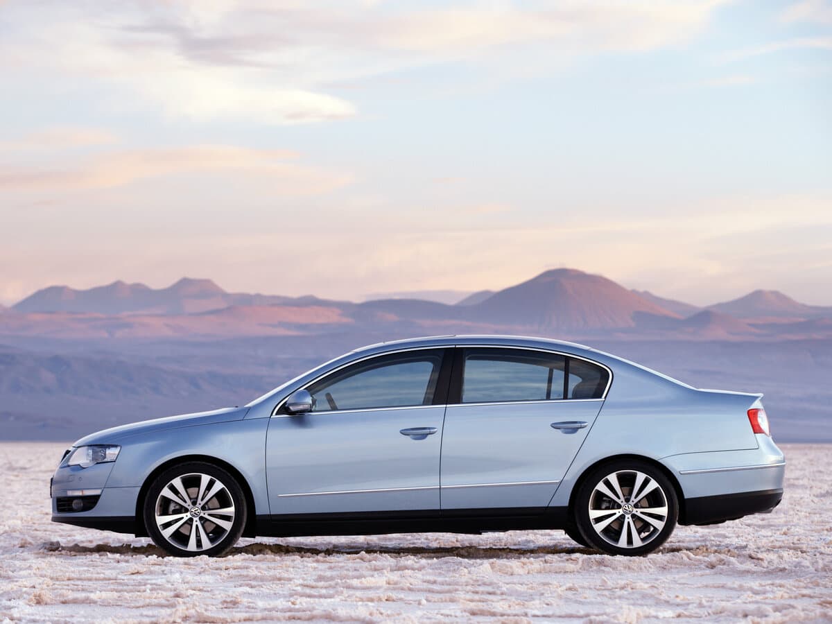 Volkswagen Passat B6 — Yandan