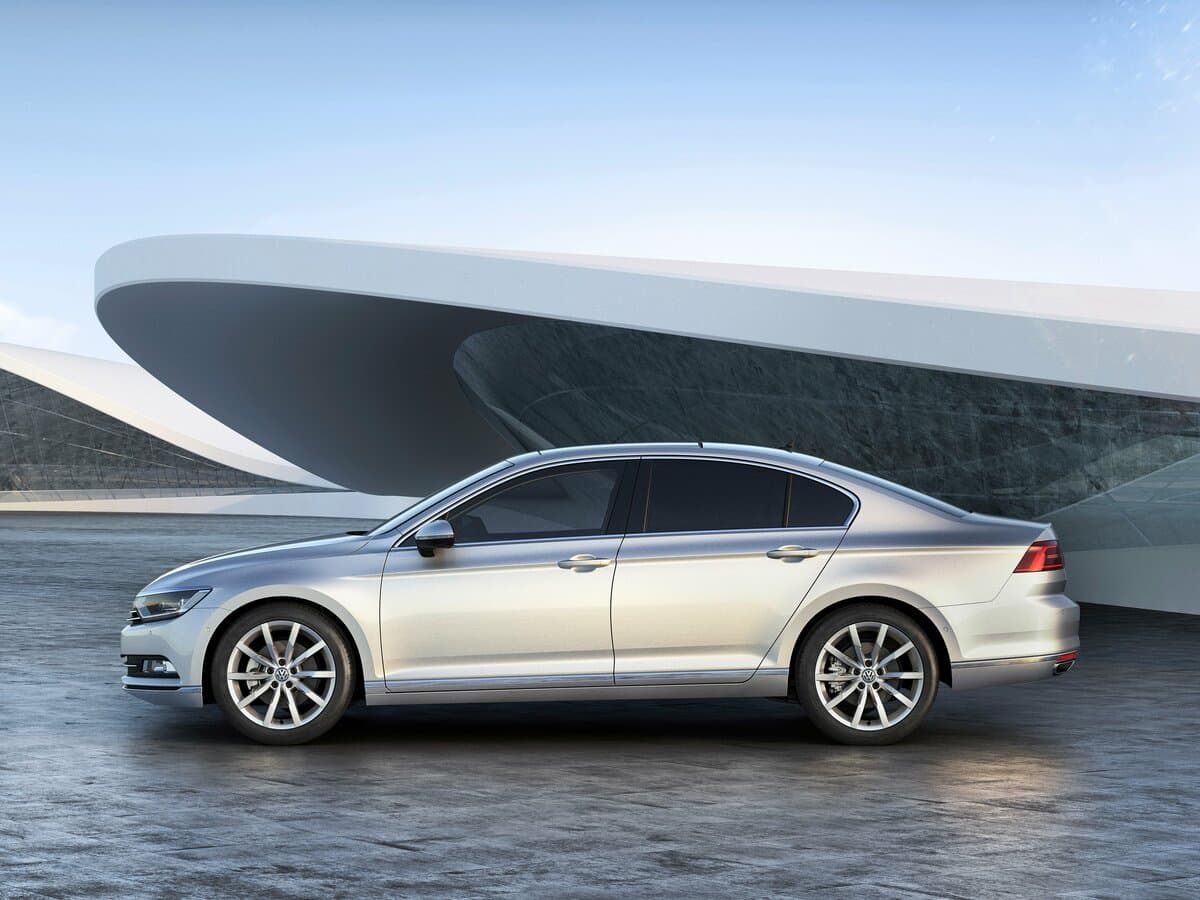 Volkswagen Passat B8 — Yandan