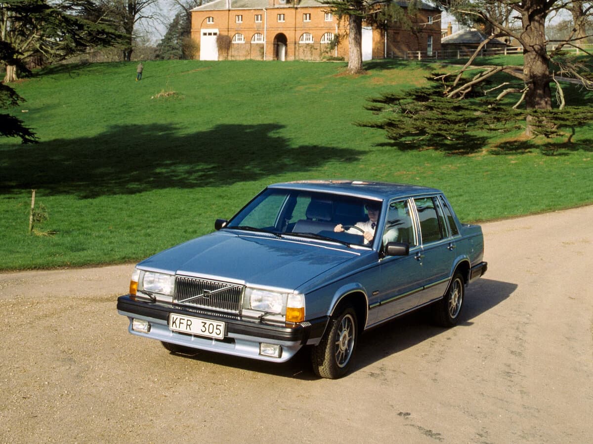 Volvo 760 1982 – 1992 — Öndən