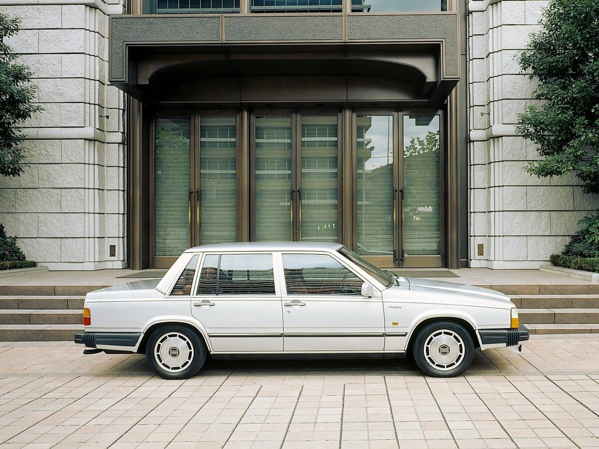 Volvo 760 1982 – 1992 — Yandan