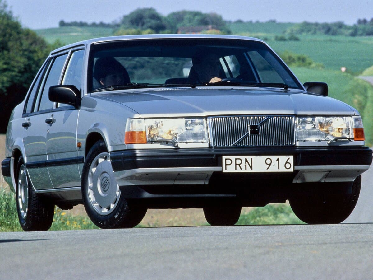 Volvo 940 1988 – 1998 — Öndən