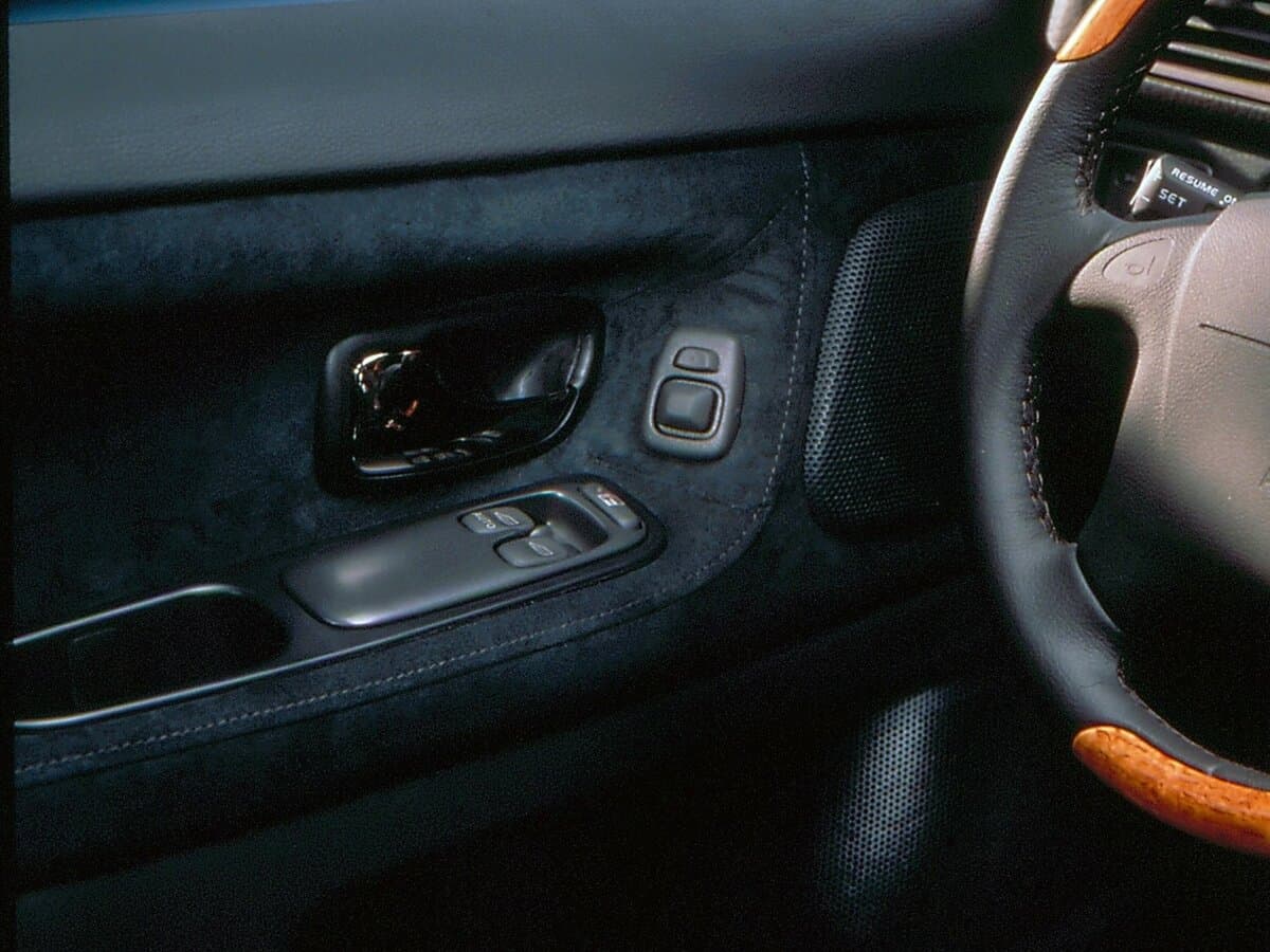 Volvo C70 I — Qapı