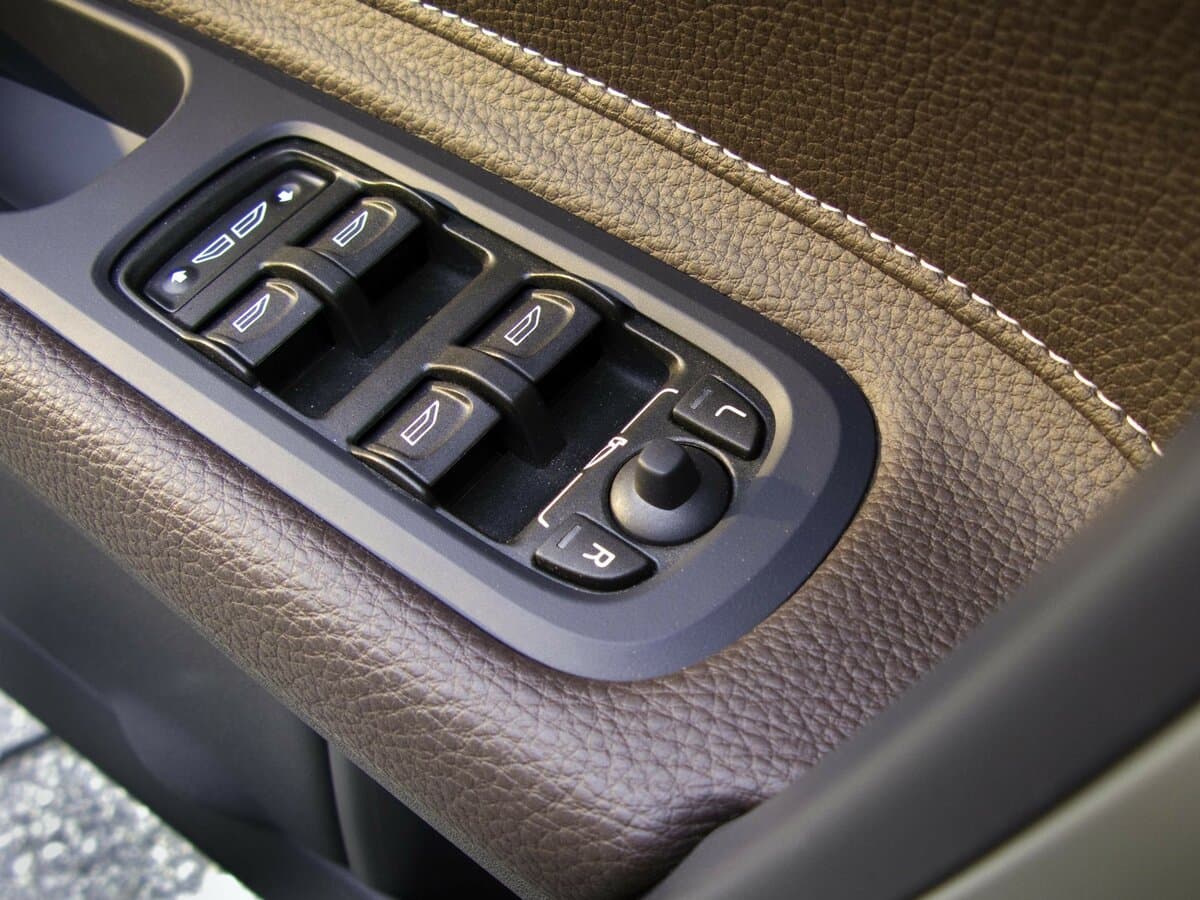 Volvo C70 II — Qapı