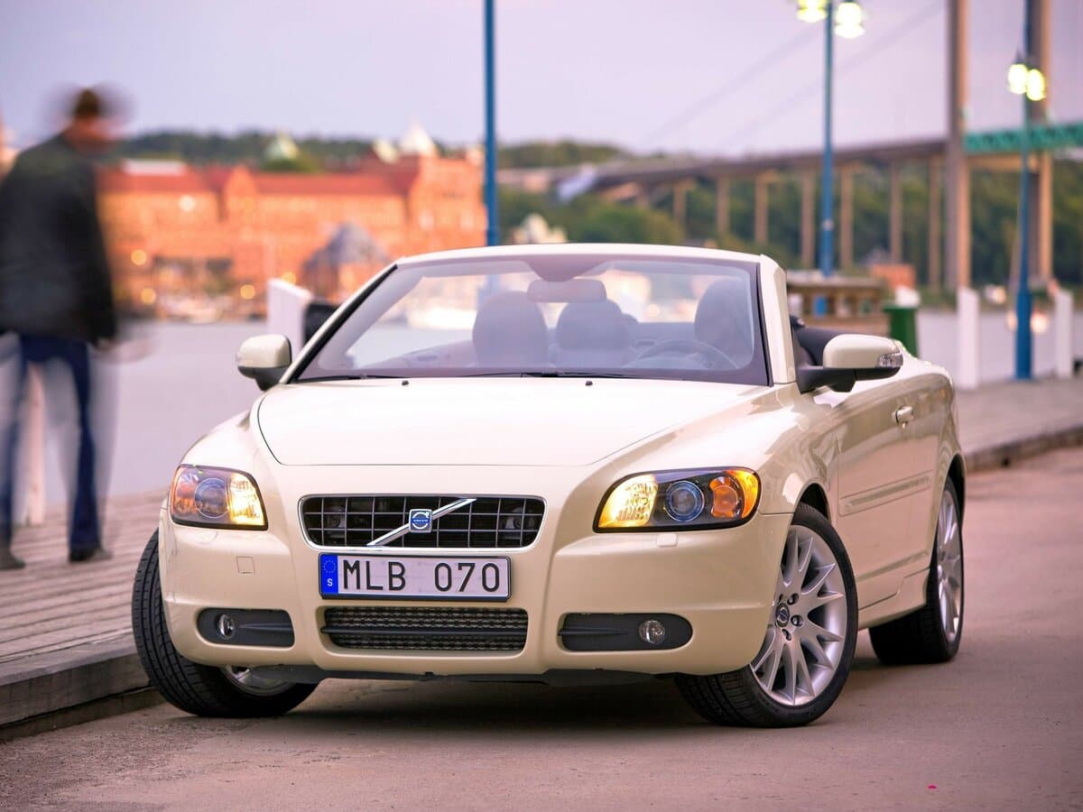 Volvo C70 II — Öndən