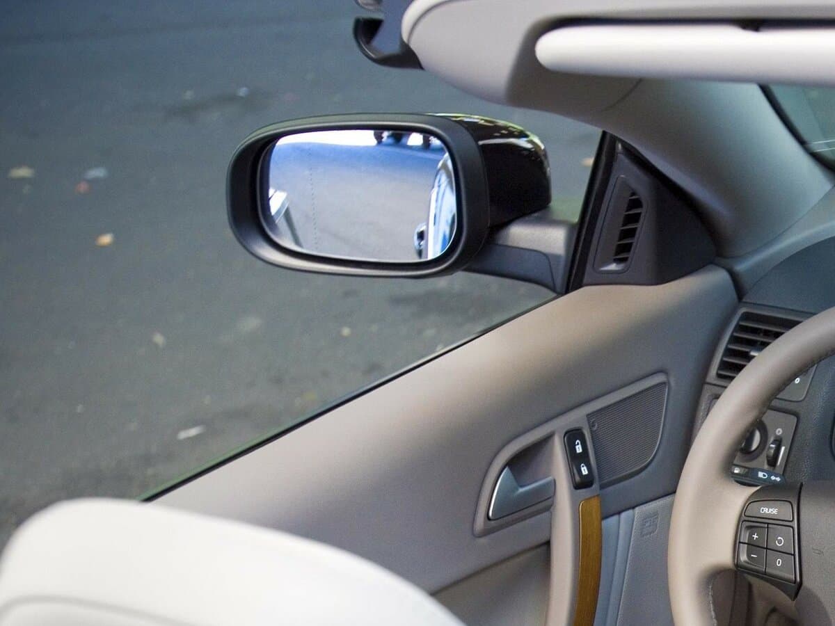 Volvo C70 II — Yan güzgü