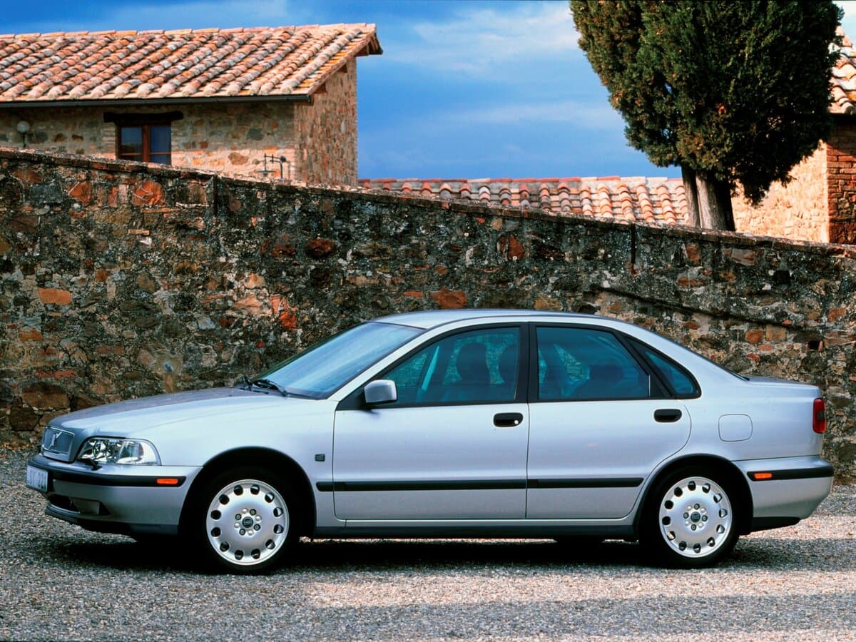 Volvo S40 I — Yandan