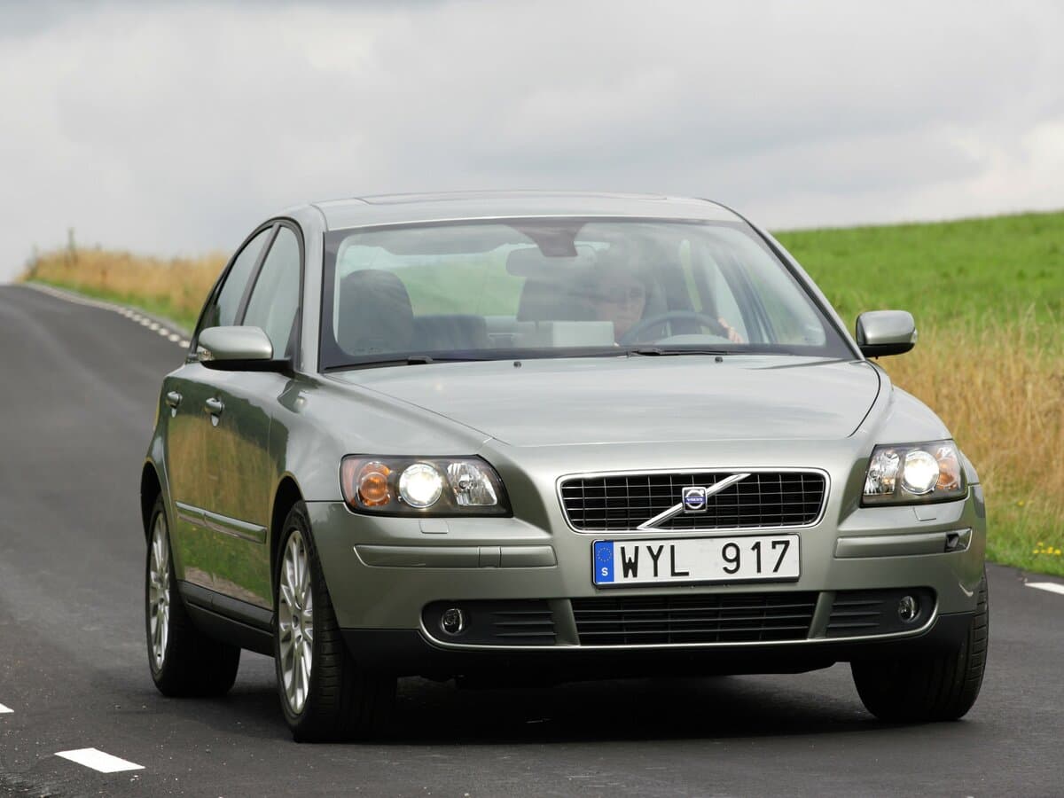 Volvo S40 II — Öndən