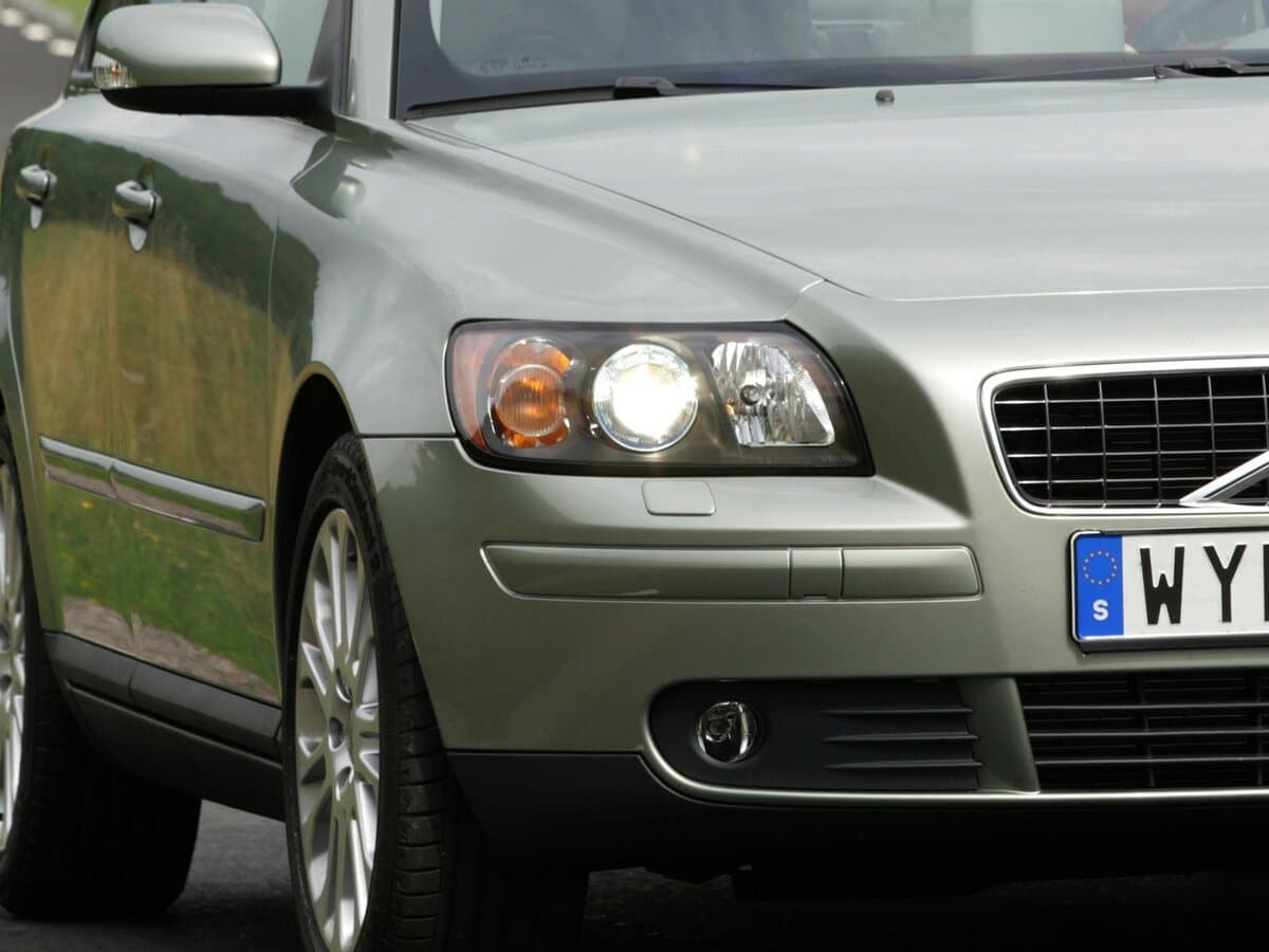 Volvo S40 II — Fara