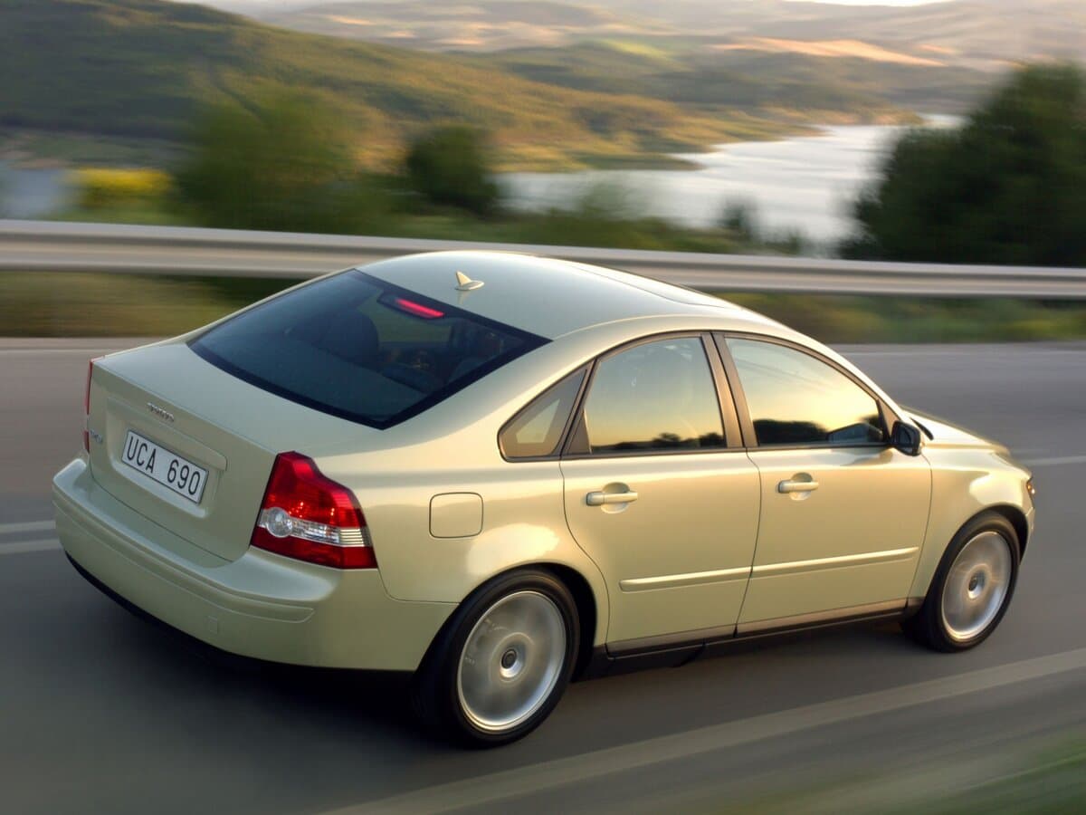 Volvo S40 II — 3/4 arxadan