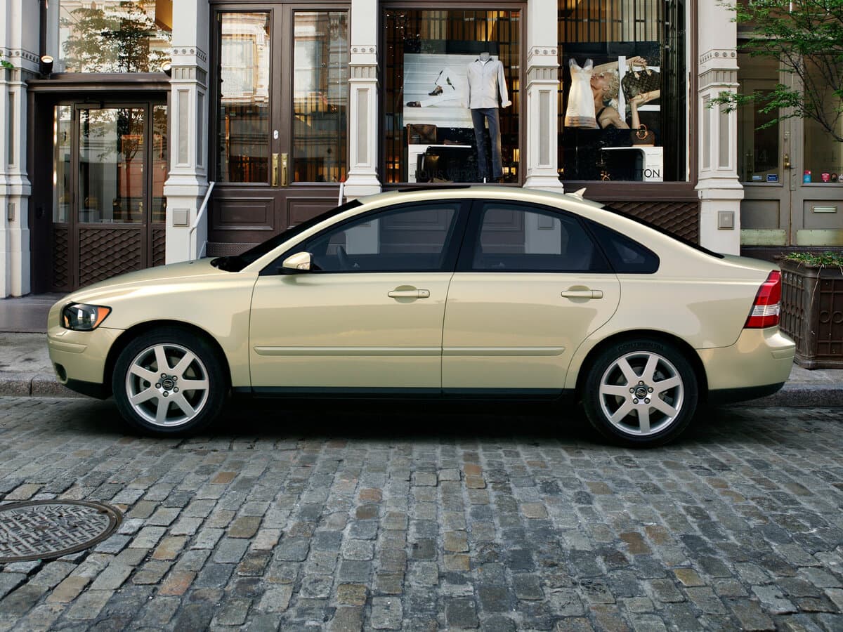 Volvo S40 II — Yandan